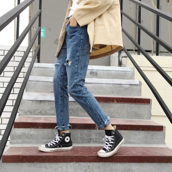 Μοντέρνα γυναικεία τζιν 