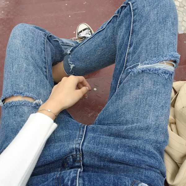 Μοντέρνα γυναικεία τζιν 