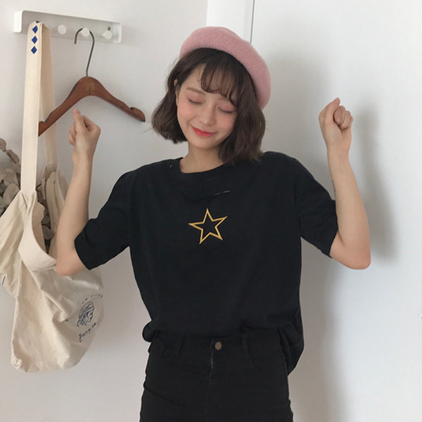 Модерна дамска дълга тениска с къс ръкав и бродерия звезда