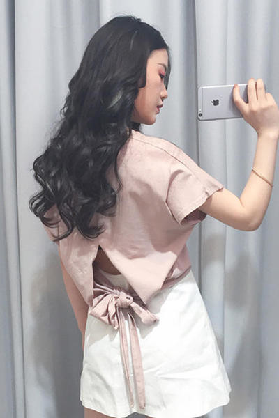 Дамска спортно-елегантна блуза с къс ръкав завързваща се на гърба