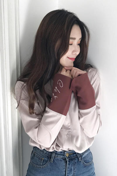 Стилна женска копринена риза с преливащи цветни ръкави