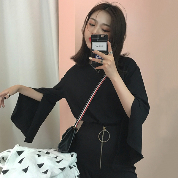 Изключително стилна дамска блуза с дълги ръкави и паднало рамо