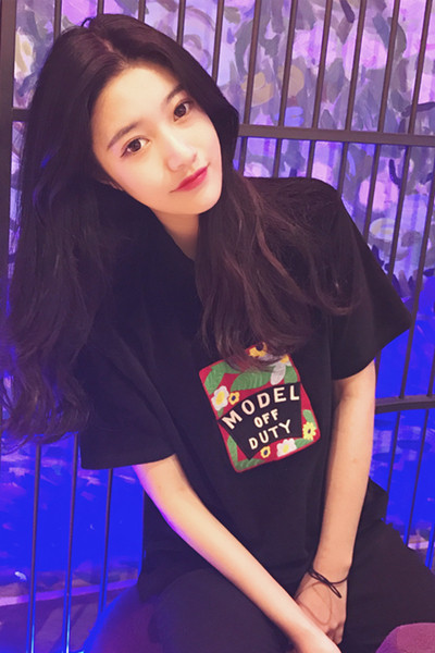 Страхотна кадифена дамска тениска с къс ръкав в два цвята