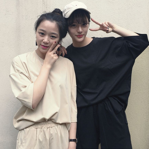 Μοντέρνο γυναικείο σύνολο σε τρία χρώματα