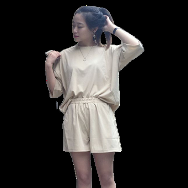 Μοντέρνο γυναικείο σύνολο σε τρία χρώματα