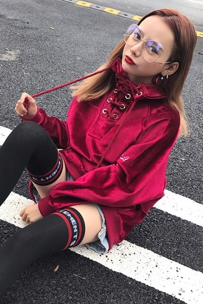 Βελούδινα περιστασιακά κορυφές με δεσμούς γύρω από το λαιμό σε δύο χρώματα