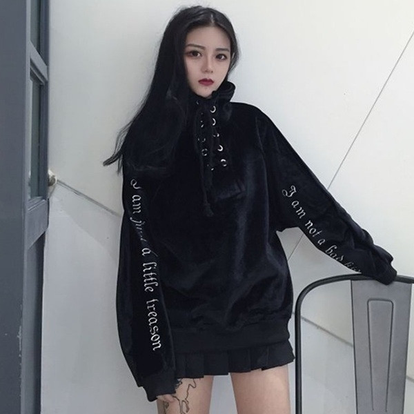 Βελούδινα περιστασιακά κορυφές με δεσμούς γύρω από το λαιμό σε δύο χρώματα