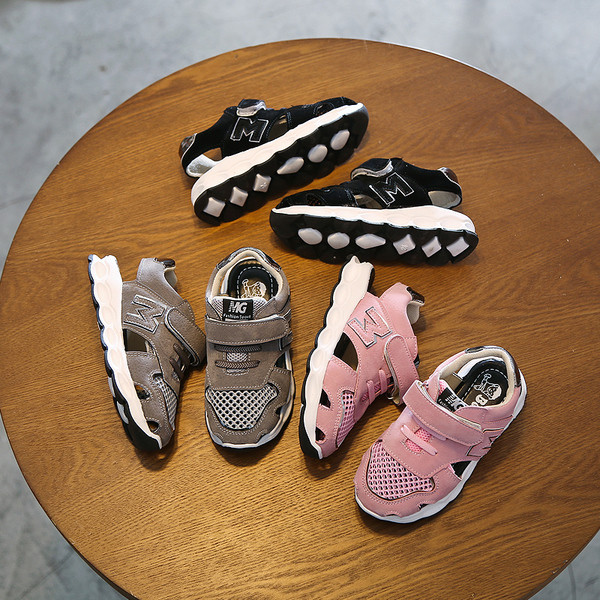 Детски дишащи маратонки в три цвята подходящи както за момченца така и за момиченца