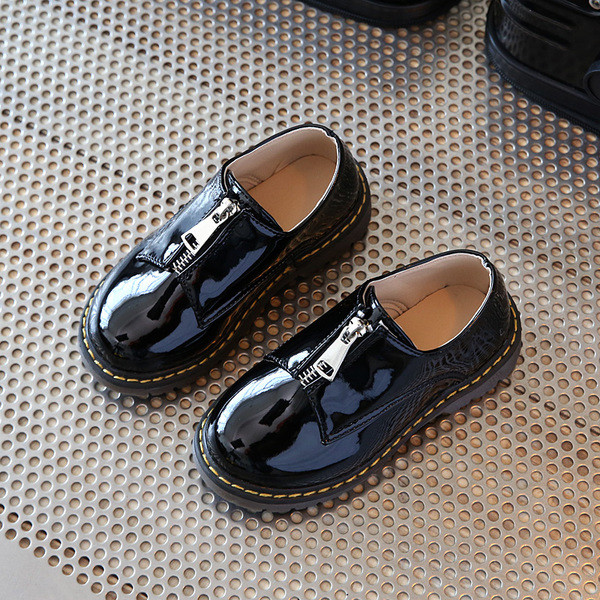 Лачени детски обувкички за момиченце в три цвята