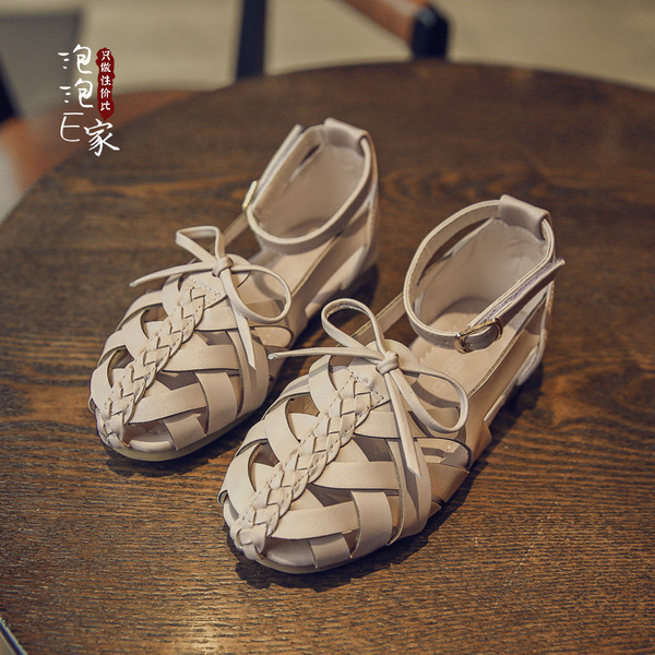 Детски кожени плетени сандали за момиче 