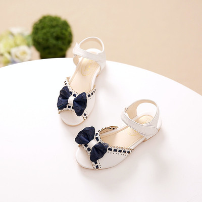 Πολύ όμορφα παιδικά σανδάλια κορίτσι με κορδέλα