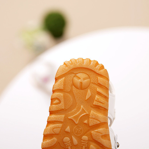 Απαλό παιδικό σανδάλια για το κορίτσι