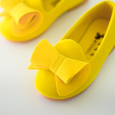 Много нежни  момичешки обувки с паднелка