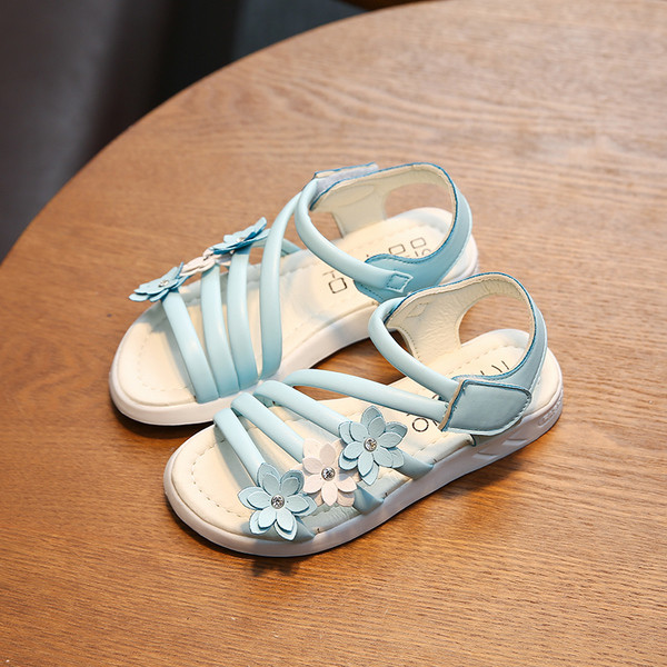 Μεγάλη σανδάλια για τα κορίτσια σε τρία χρώματα