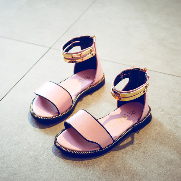 Μεγάλη σανδάλια με υψηλή χρυσό κούμπωμα