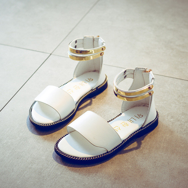 Μεγάλη σανδάλια με υψηλή χρυσό κούμπωμα