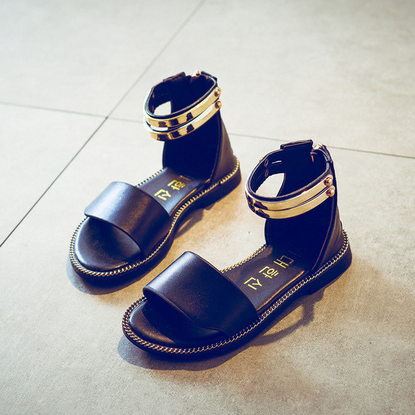 Μεγάλη σανδάλια με υψηλή χρυσό κούμπωμα