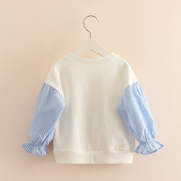 Интересна блуза с широк ръкав и апликация делфинче