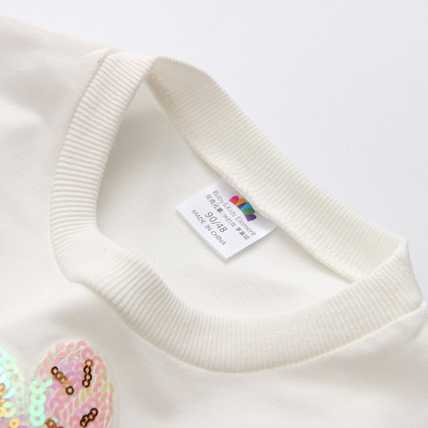 Интересна блуза с широк ръкав и апликация делфинче