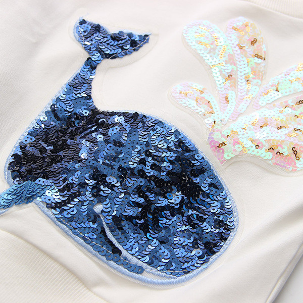 Интересна блуза с широк ръкав и апликация делфинче