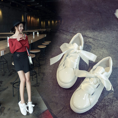 Υπέροχά λευκά casual παπούτσια με κορδέλα