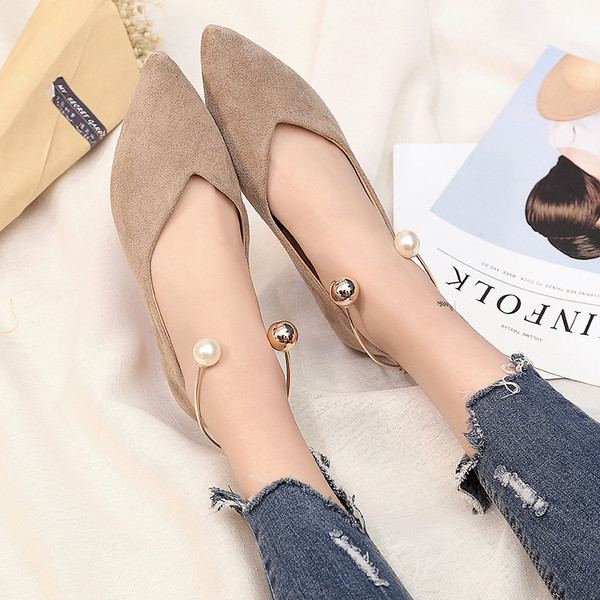 Πολύ όμορφα αθλητικά κομψά γυναικεία παπούτσια με μαργαριτάρι