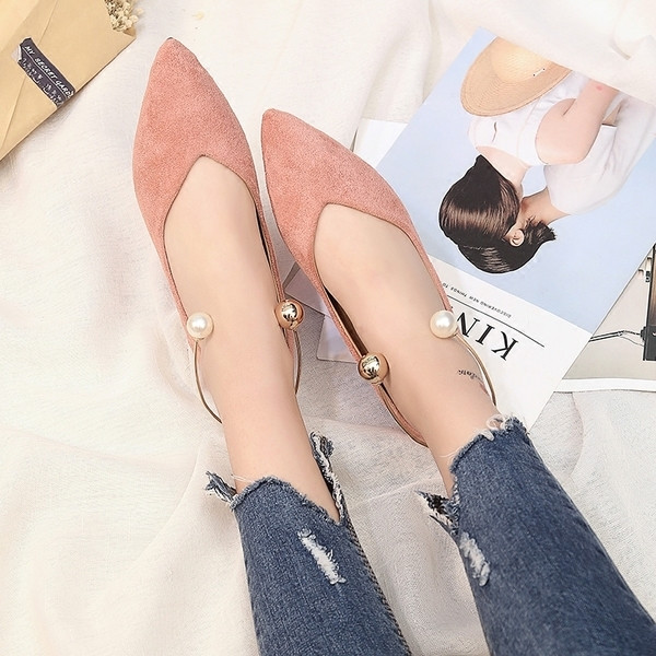 Πολύ όμορφα αθλητικά κομψά γυναικεία παπούτσια με μαργαριτάρι