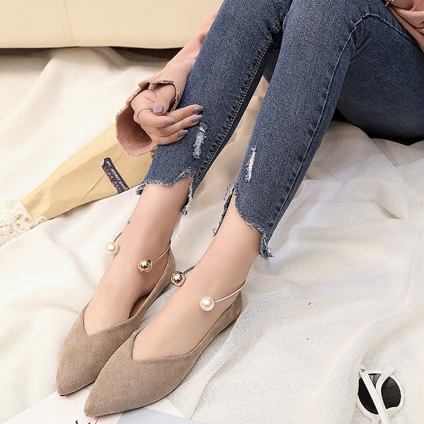 Πολύ όμορφα αθλητικά κομψά γυναικεία παπούτσια με μαργαριτάρι