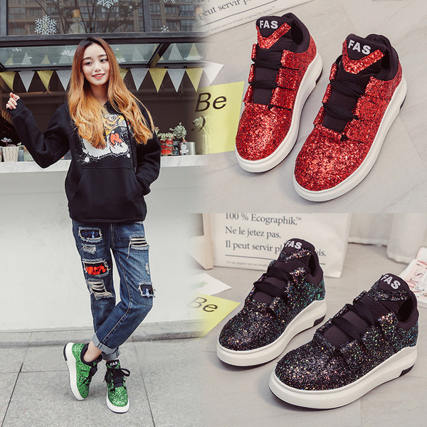 Casual γυναικεία αθλητικά παπούτσια με λαμπερό μπροκάρ σε διαφορετικά χρώματα
