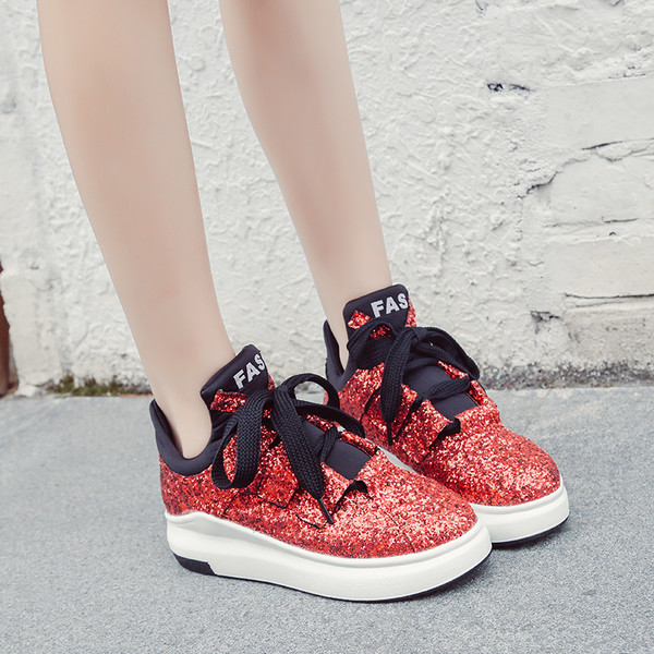 Casual γυναικεία αθλητικά παπούτσια με λαμπερό μπροκάρ σε διαφορετικά χρώματα