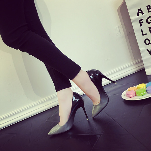 Βραδθνά  παπούτσια στο χρώμα με ψηλά τακούνια