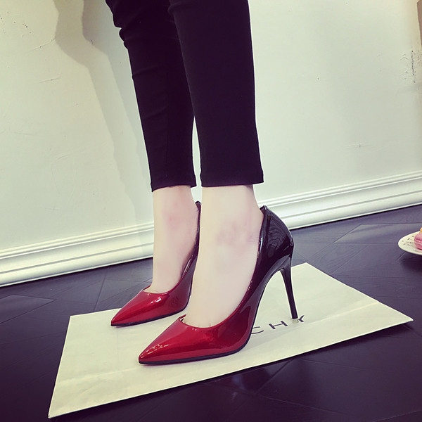 Βραδθνά  παπούτσια στο χρώμα με ψηλά τακούνια