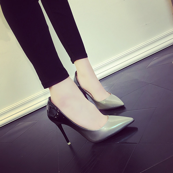 Βραδθνά  παπούτσια στο χρώμα με ψηλά τακούνια