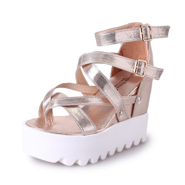 Стилни дамски сандали на висока платформа