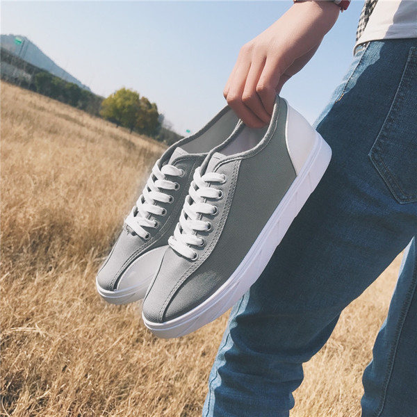 Μοναδικάαρσενικό αθλητικά παπούτσια σε τρία διαφορετικά χρώματα