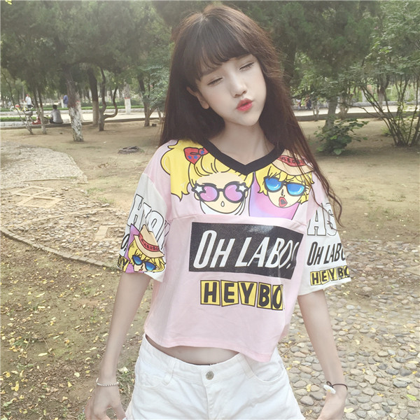 Μεγάλη κυρίες ροζ μπλούζα με κοντά μανίκια και μοκέτες