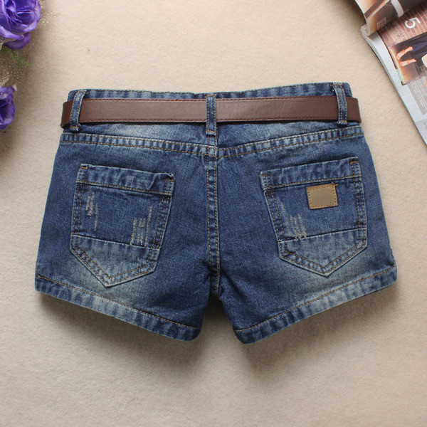 Μπλε κυρίες κομμένα σορτς σε στυλ ρετρό