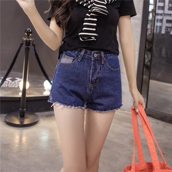 Λεπτή άνοιξη και το καλοκαίρι σορτς για τις κυρίες