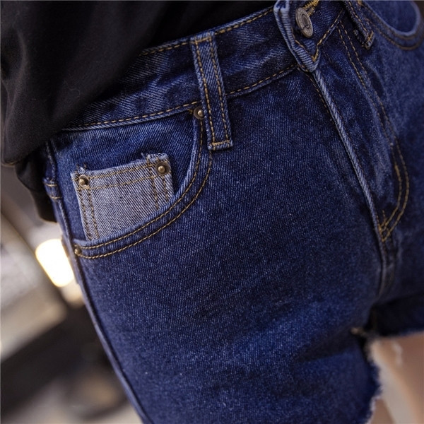 Λεπτή άνοιξη και το καλοκαίρι σορτς για τις κυρίες