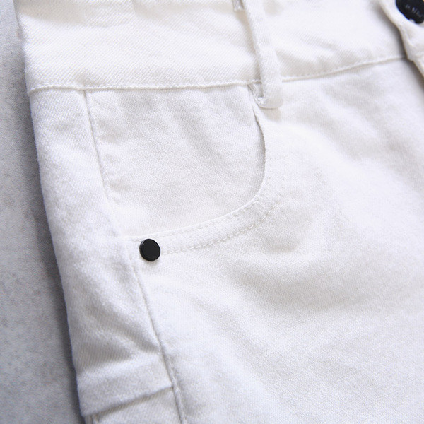 Страхотни дамски къси шорти в черно и бяло с ниска талия