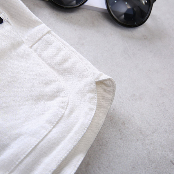 Страхотни дамски къси шорти в черно и бяло с ниска талия