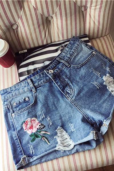 Chic κυρίες καλοκαίρι σύντομη τζιν με κεντημένα τριαντάφυλλα