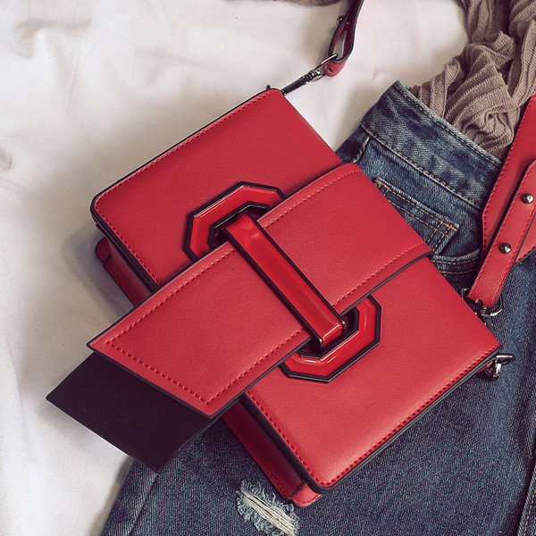 Много стилна дамска чанта през рамо с изключителна закопчалка