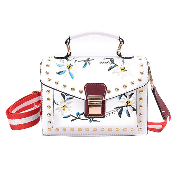 Модерна дамска ежедневна чанта с маниста и бродерия в два цвята 