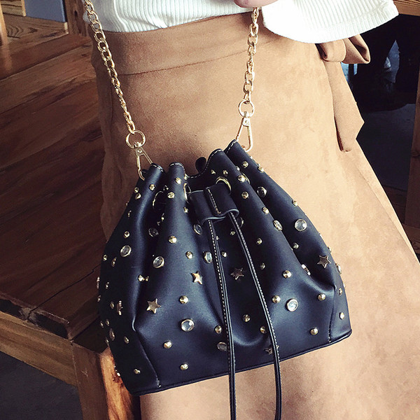 Καθημερινά οι γυναίκες πρακτική τσάντα με χάντρες και μακριά λαβή σε διάφορα χρώματα