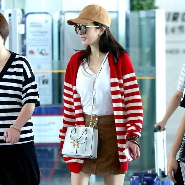 Ежедневна дамска кожена чанта подходяща да се носи както в ръка така и през рамо