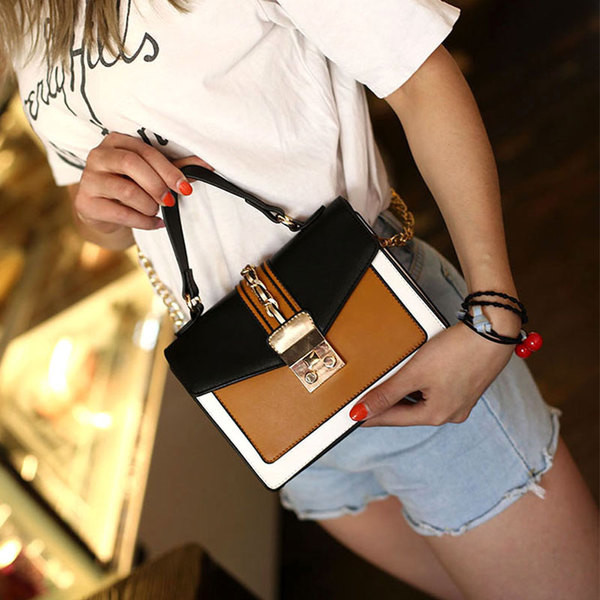 Δερμάτινη τσάντα με ιριδίζοντα χρώματα με μακρύ χερούλι