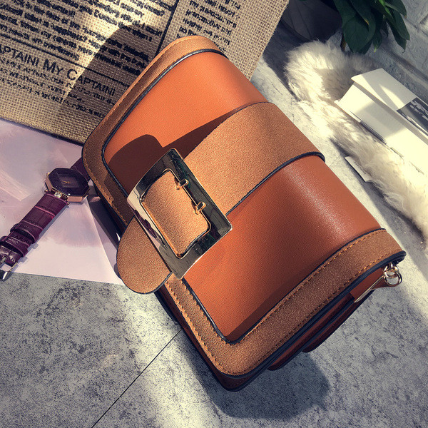 Μεγάλη βράδυ κυρίες τσάντα με χρυσό κούμπωμα και μακριά λαβή