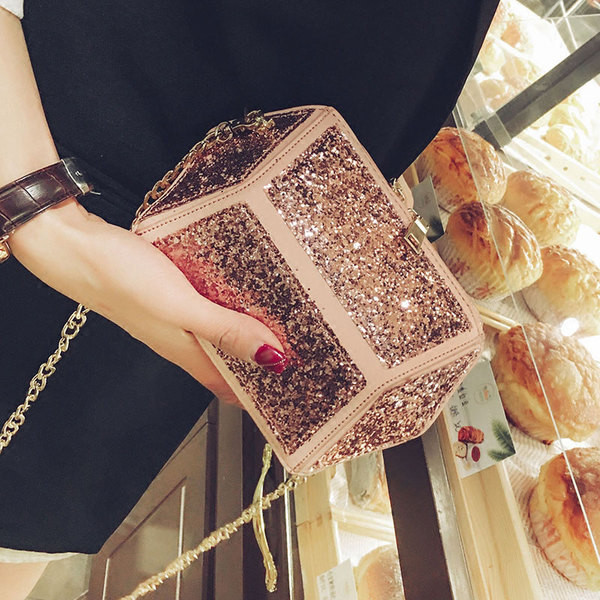 Μίνι χαρτοφύλακα κοπέλα με πούλιες και ένα μακρύ χερούλι