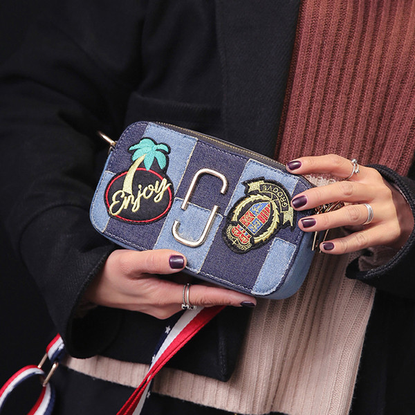 Τσάντα χαρτοφυλάκιο τύπου με μακριά λαβή και κεντήματα